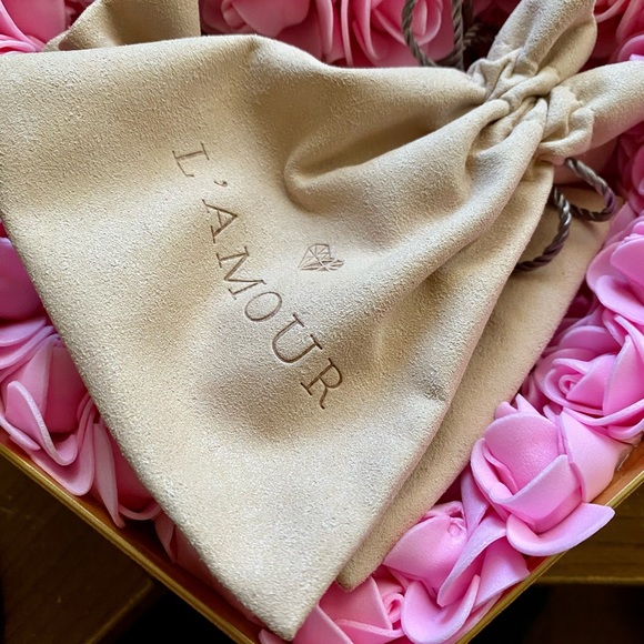 NWOT Heart Container with Rose Interior - Picture 3 of 6